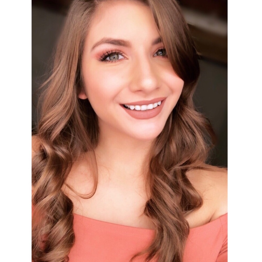 Meet your Posher, Gabriela
